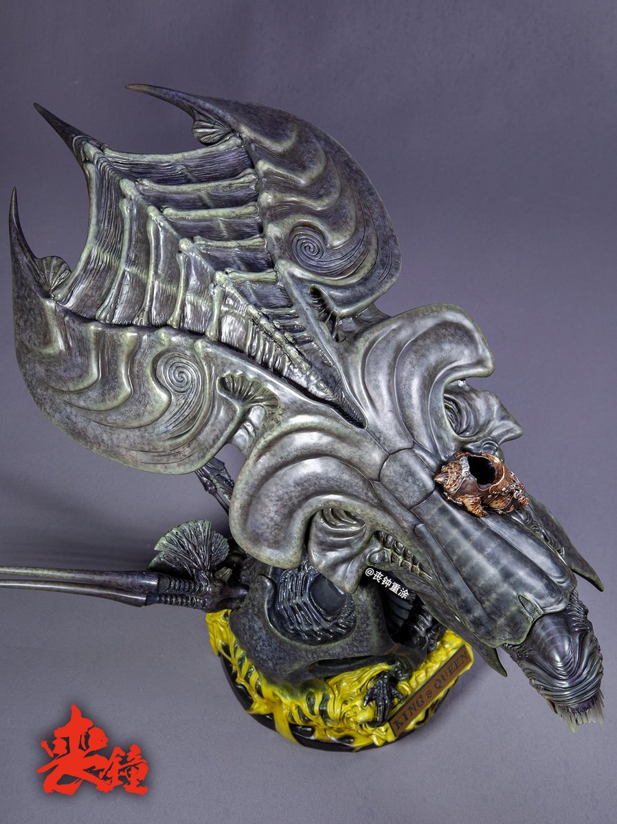 SangZhongStudio's tweet photo. 【丧钟重涂】Narin 王战后铁血大战异形GK涂装作品 PART2（The Predator King VS Alien Queen resin cast kit ，Paint by me. ）【sangzhong Studio 】#PredatorBadlands #kit #painting #Monster #kaiju #predator #Alien #Hunter https://t.co/LJtNOncsLs