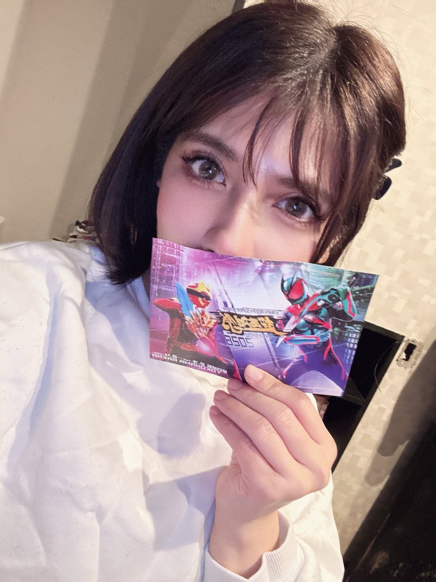 y01083695's tweet photo. 来年はないって情報を聞いてしまい昨日急遽行ってきた🚗³₃メガレンジャーカクレンジャーは歌ってくれなかったけど50体ヒーロー全揃いして今までありがとうって言われた時涙腺崩壊だった😭😭ゴジュウジャーとゴレンジャー2人の共演も素敵でした！俳優さんも✨️またあったら必ず行く！！ https://t.co/YoItG1yeS1