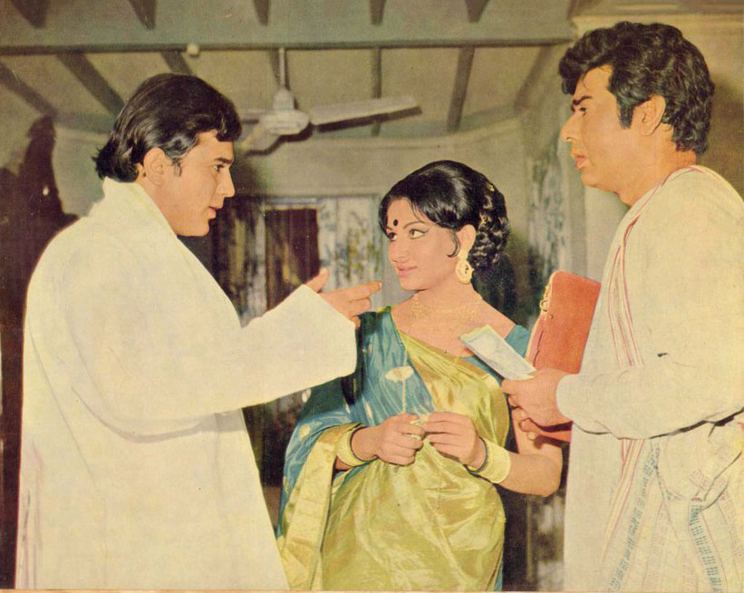 BombayBasanti's tweet photo. Remembering actor/producer/character artist, one of the biggest stars of Bhojpuri cinema, #SujitKumar
With #Jeetendra #NirupaRoy #SulkshanaPandit (Khandaan)
#RajeshKhanna #AsitSen (Aaradhana)
#RajeshKhanna #SharmilaTagore (Amar Prem)
Your fav? https://t.co/kb1G3oLaPi