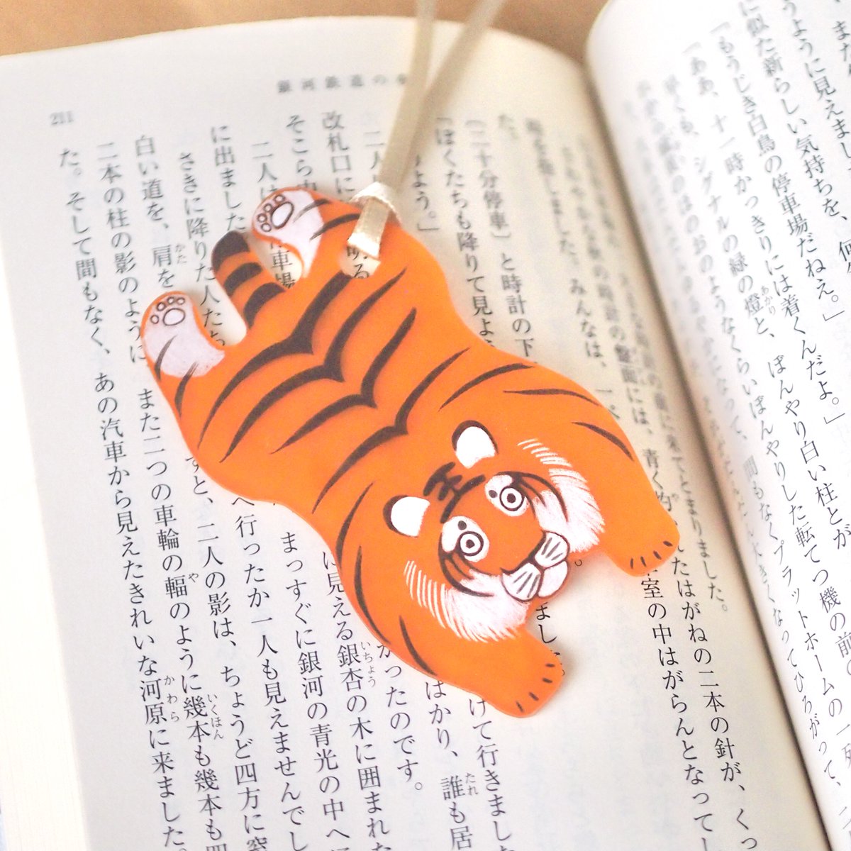 moipolku's tweet photo. #見た人をニコニコな笑顔にしたい 
私の作品を使っていると、他の人から「なにそれかわいい〜」なんて言ってもらえて、二人してニコニコになる…という光景がうまれればいいなと思い、ちょっと遊びを入れた作品を作っています🐣 https://t.co/ZEqbuRMJKb