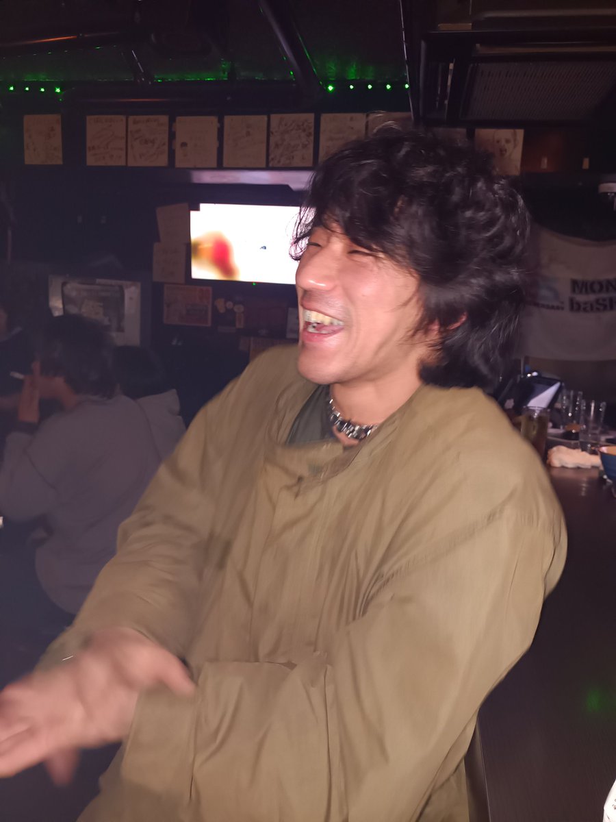 昨年2025年に石原が出逢えて良かったランキング1位のバンド⚡

May Forth

vo日比野君は初対面から朝7:00まで飲みに付き合ってくれてその後も毎回朝まで付き合ってくれる酒豪。Bassの廣本は見た目厳ついが沢山話すと可愛いお茶目な奴。dr浜田君は21歳でドラム上手過ぎボーイ。

これからも応援するね🎴