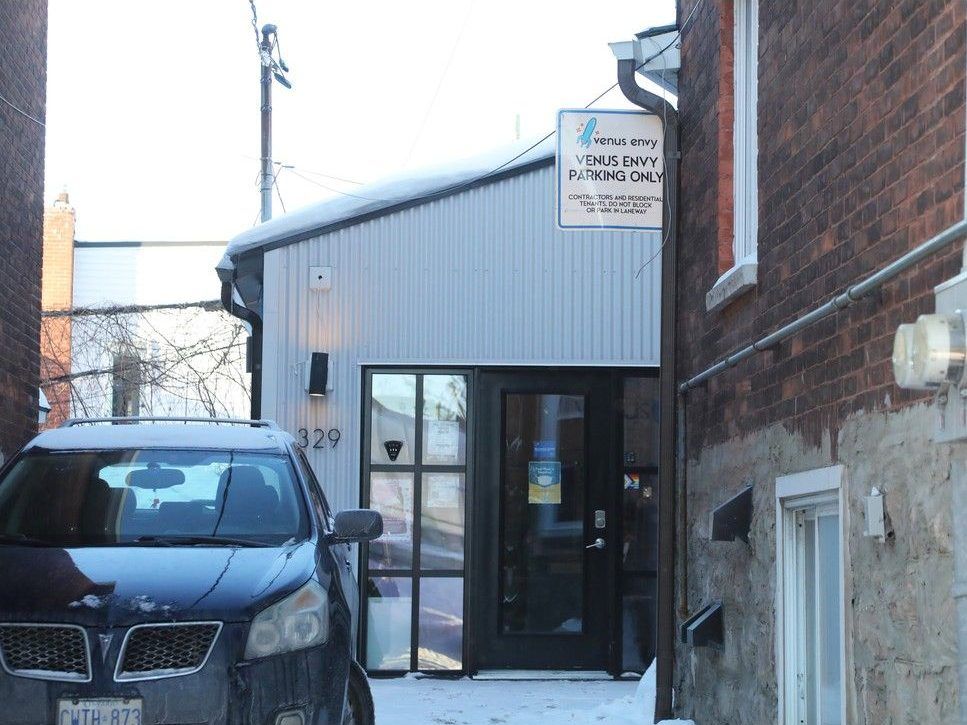 Venus Envy to close Ottawa warehouse after 25 years ottawacitizen.com/news/venus-env…