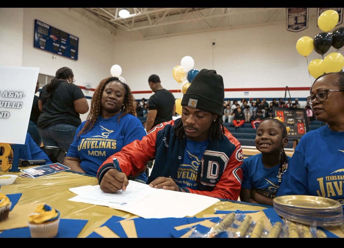 Coach D. Wilson tweet media