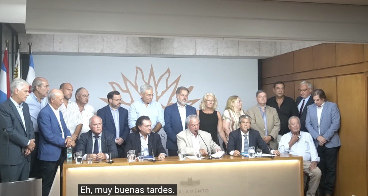 AlexandraInza's tweet image. La solución al diferendo portuario que logró el gob de @LuisLacallePou  quedó firme por fallo unánime del TCA. 
Ganó la verdad, ganó el puerto de Montevideo, ganamos los uruguayos.
No se escuchan las disculpas del @Frente_Amplio 
No quieren admitir que “Hicimos las cosas bien “