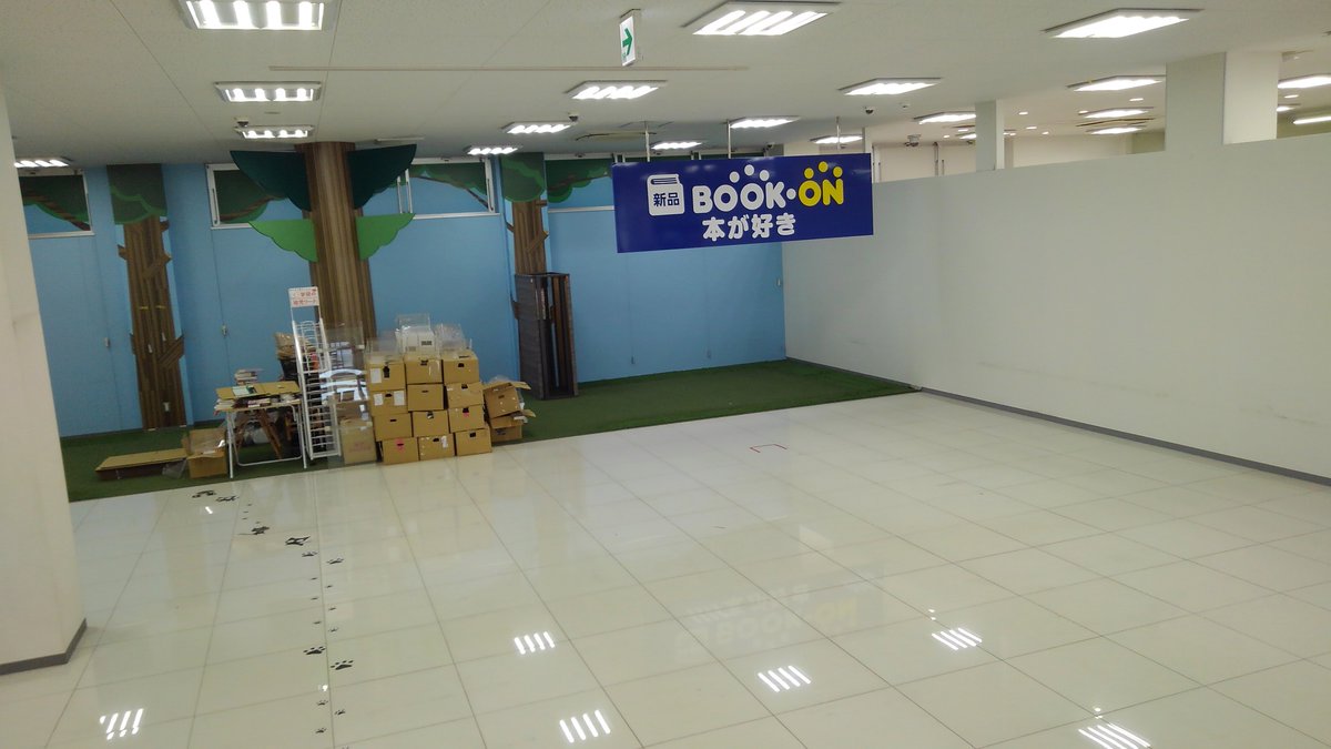 hf22004's tweet photo. ＃ブックオン　四街道店は残念ながら閉店いたしました。改装工事も順調に進んでおります。猫の足跡も消える予定です(´;ω;｀)。ガラッとした店内はさみしいけど３月１３日（金）＃ホビーオフ　として生まれ変わって帰ってきます。開店まで３６日！！乞うご期待。 https://t.co/DNVxoQdJzM