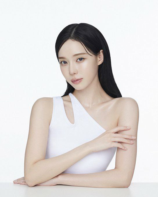 It’s such an honor to be selected as a brand ambassador for AHC, a professional aesthetic brand. Thank you so much! I’ll do my best to grow together with this amazing brand. ✦