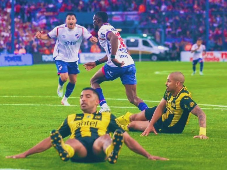 Los muchachos que salen abajo en las fotos anduvieron hablando 🤣