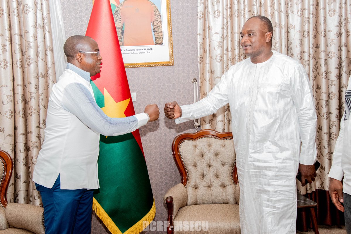 MauriceAz's tweet image. Honored to be received by the Minister of Security, Mahamadou SANA. We reviewed the vital security cooperation between @UNBurkinaFaso and the 🇧🇫Govt. I expressed my gratitude to the FDS &amp;amp; VDP, whose efforts allow us to operate across all 17 regions.
Our talks focused on: i) Three…