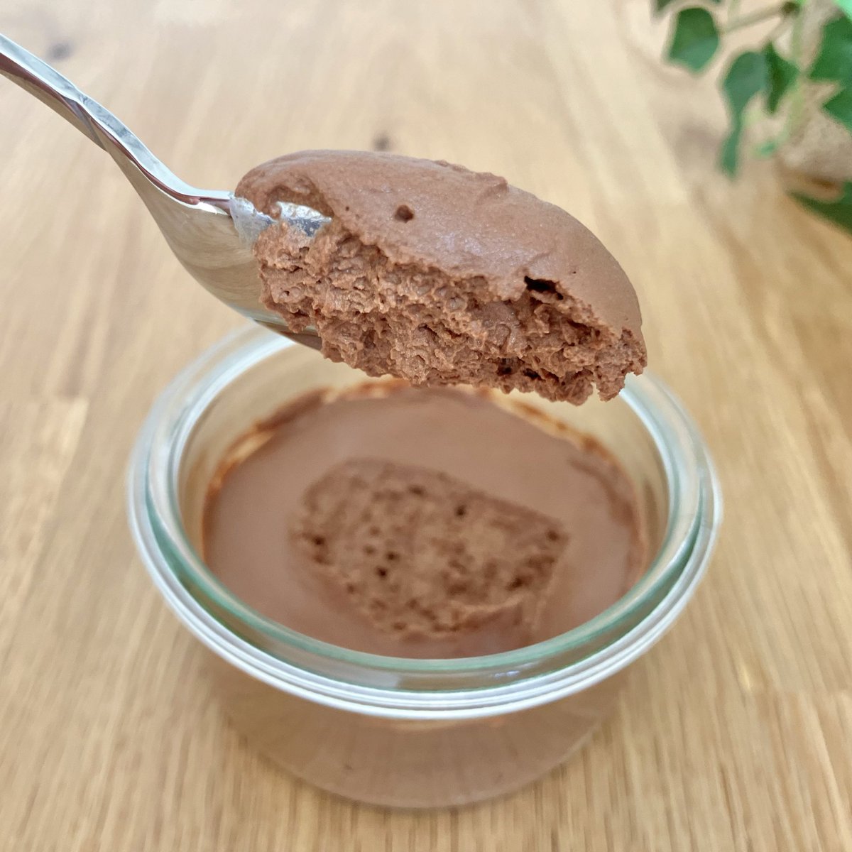 ＼材料たったの2つ！水とチョコだけ🍫／
今日は #バレンタイン にもぴったりな
超かんたん「水チョコ」をご紹介✨

材料は水とチョコだけなのに…
濃厚なムースのような味わい🤍
フレシャスの天然水を使うと、
チョコのコクがさらに引き立ちます🥰

▼作り方はこちら▼
①