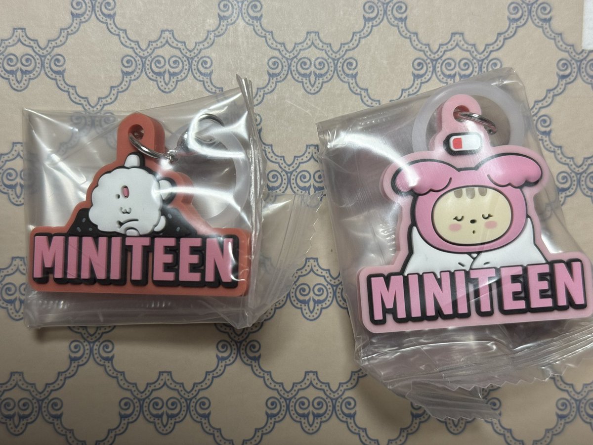 k_st13_t's tweet photo. SEVENTEEN セブチ miniteen ミニティーン ガチャガチャ 交換

譲：ジョンハン、ウジ
求：ジョシュア

2/6 C×Mコン手渡し希望
お気軽にお声掛けください🙇‍♀️ https://t.co/ZIkoHKR68p