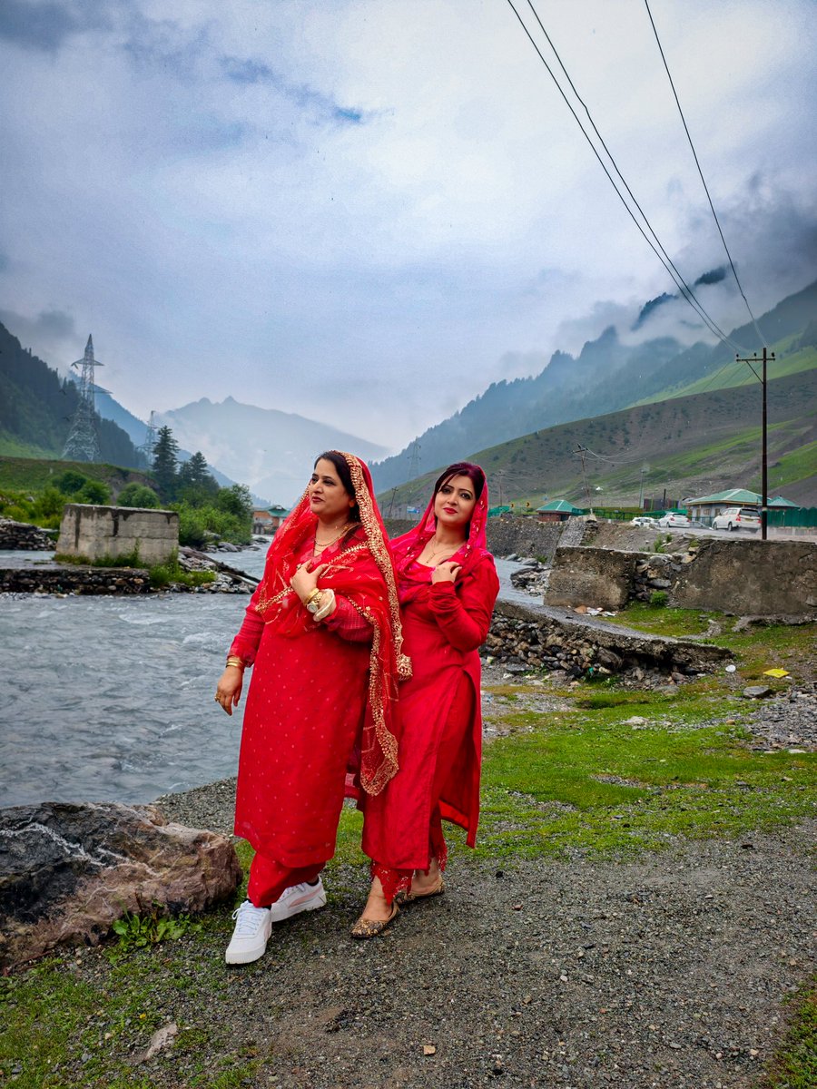 “Not All Luxury Shines, Some Of It Feels Like Peace….!”❤️🥰 #picoftheday #instagram #facebook #sister #explorepage