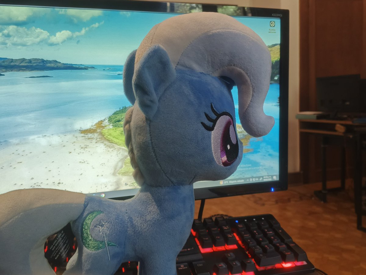 Got Trixie at school today, tomorrow I'll probably bring starlight too
#mylittlepony