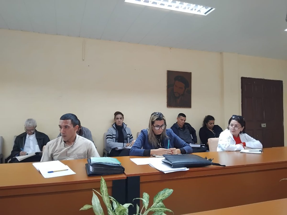 En el Buró Municipal del Partido del municipio cabecera se realiza una profunda evaluación sobre el trabajo del comercio y la gastronomía en el territorio #LasTunas #PorLasTunasLaVictoria #SíSePuede #PorUn26EnEl26