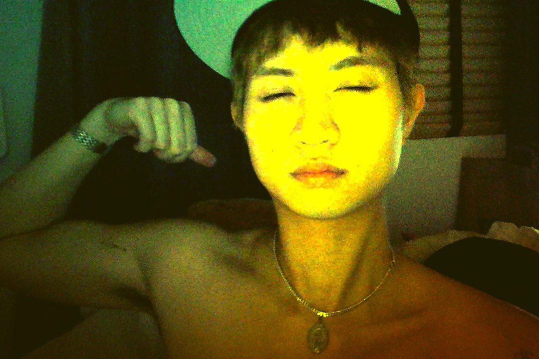 aediize's tweet photo. Haven't u heard im the internet [boy] https://t.co/A06lTjeZfd