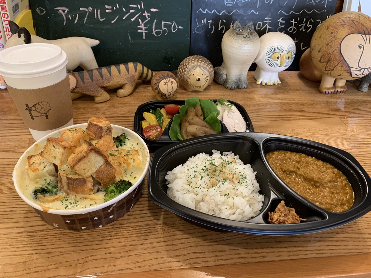 本日の副菜とケーキはこちら。全メニューテイクアウト可能です。チーズケーキがデコポンに代わりました。柑橘の酸味が爽やかジューシー。是非ご賞味下さいませ！