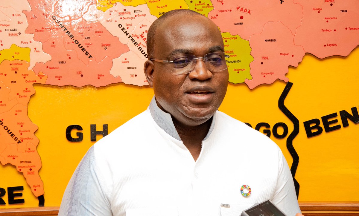 MauriceAz's tweet image. Heureux d'avoir été reçu par le Ministre de la Sécurité, Mahamadou SANA. Un point essentiel sur la coopération entre le Système des @NationsUnies et le Burkina Faso. J'ai salué l'engagement des FDS et VDP qui permet le déploiement de nos projets dans tout le pays. Au cœur des…