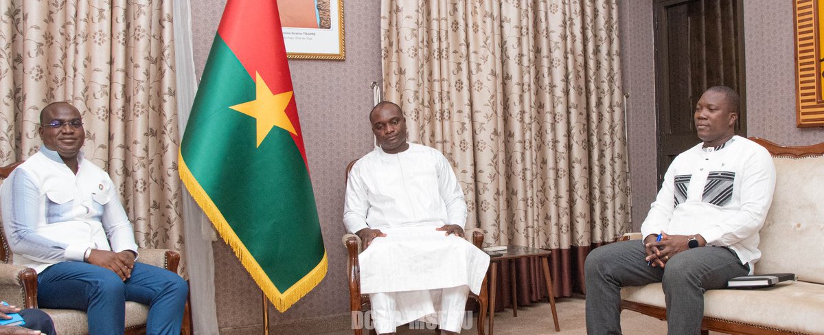 MauriceAz's tweet image. Heureux d'avoir été reçu par le Ministre de la Sécurité, Mahamadou SANA. Un point essentiel sur la coopération entre le Système des @NationsUnies et le Burkina Faso. J'ai salué l'engagement des FDS et VDP qui permet le déploiement de nos projets dans tout le pays. Au cœur des…