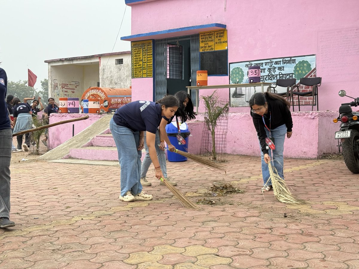 NSSVITBhopal's tweet image. Inspired by a powerful inaugural address that set the tone for service and responsibility. The day continued with powerful awareness rallies, which emphasized the strength of youth, unity and effective participation in nation-building.

#nssunit #nssindia #Camp2026