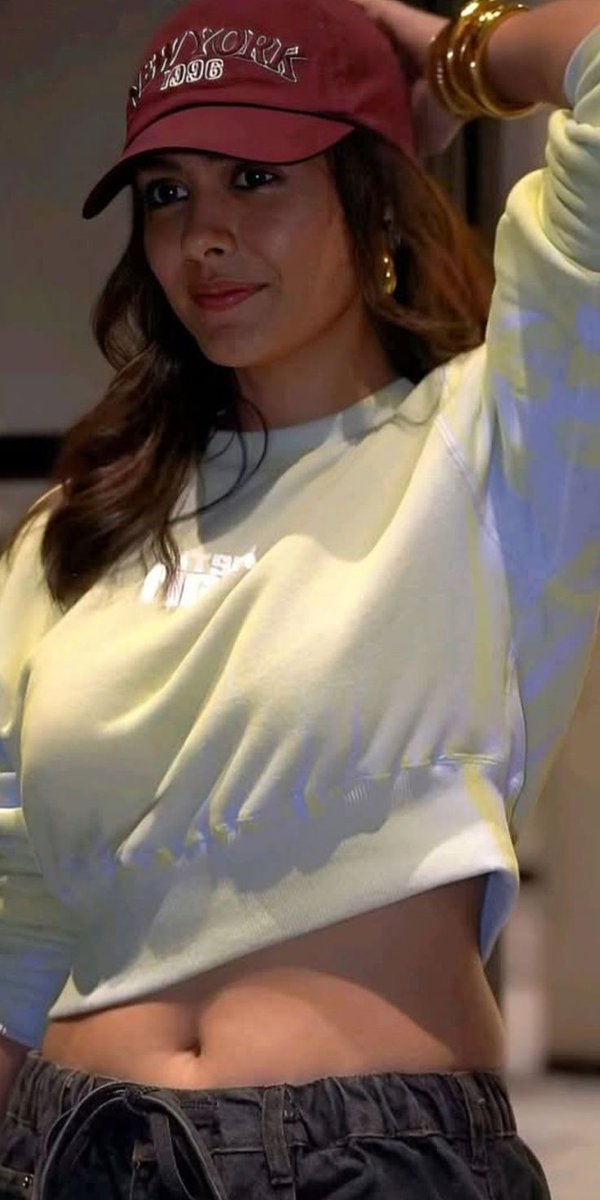 Mrunal Thakur Commentary tweet media