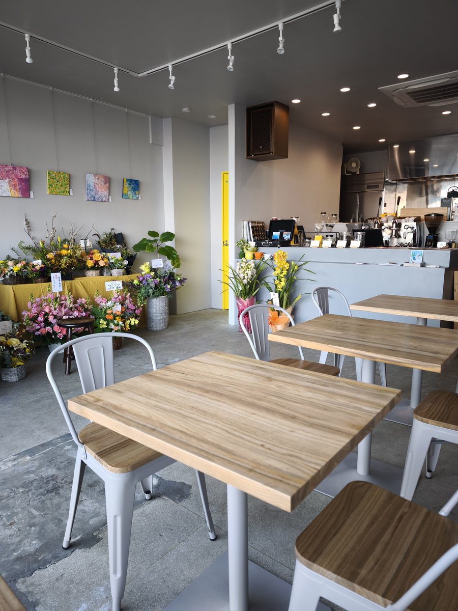 本日も12:00-18:00でオープンしています。本日より店主ひとり営業です。お待ちいただく場面があるかもしれません。よろしくお願いいたします。