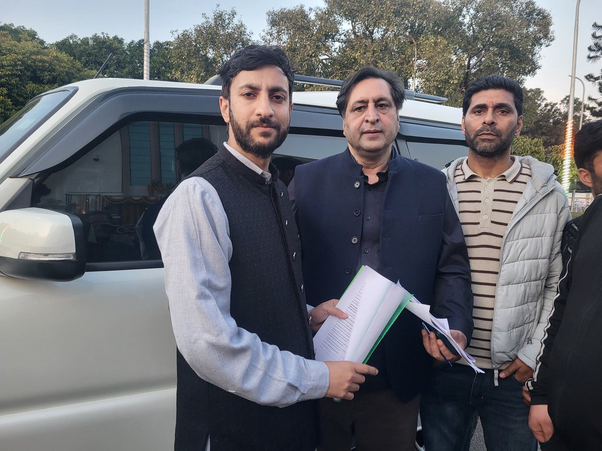 Mir Mujeeb tweet media