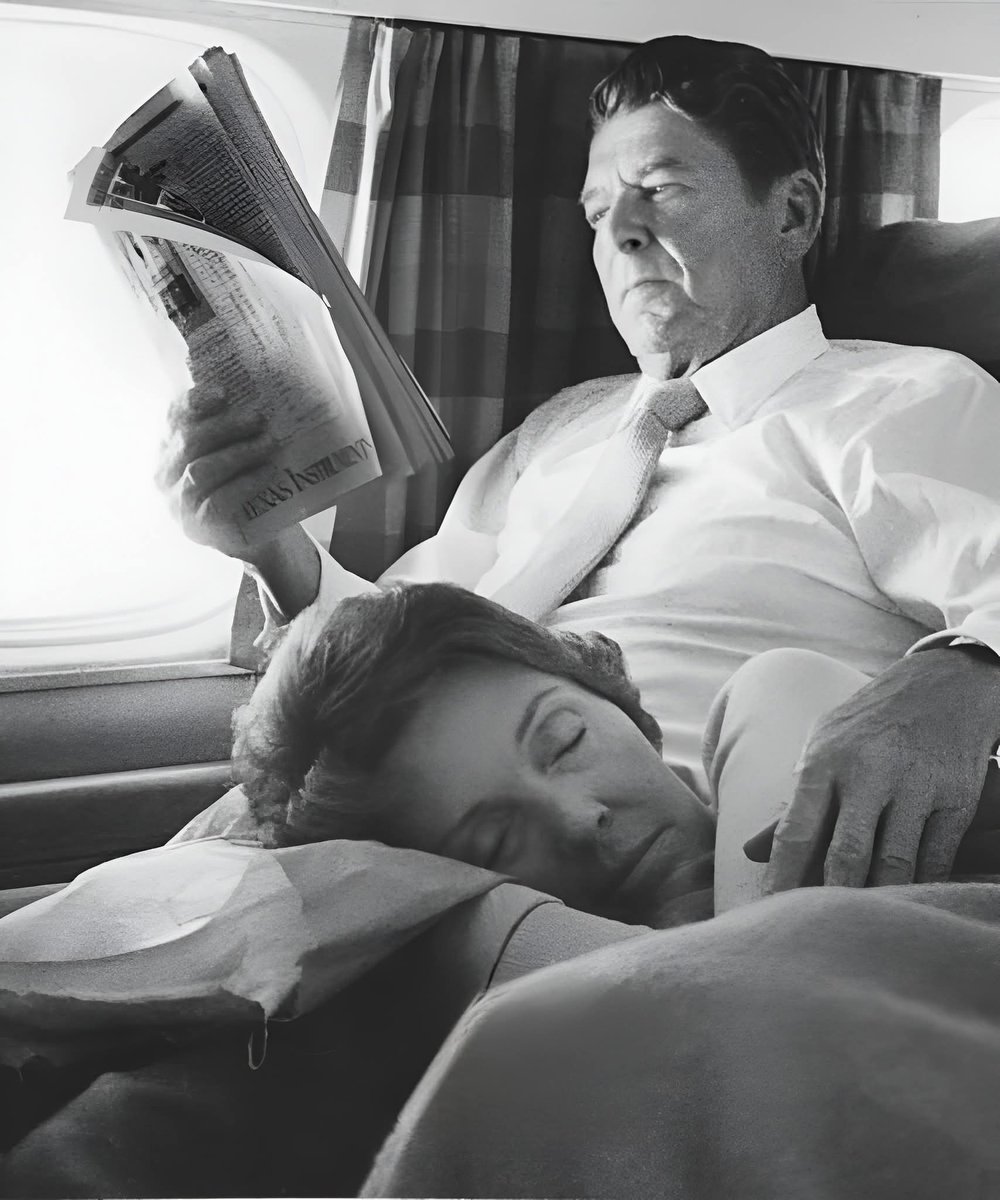 罗纳德·里根是美国历史上第一位有过离婚经历的总统。他的第一段婚姻是与女演员简·怀曼，这段婚姻以简主动选择离开而告终。客观来说，简·怀曼并不是一个容易相处的伴侣——她与第二任丈夫结婚仅一个月就提出了离婚，第三段婚姻同样没有维持多久。