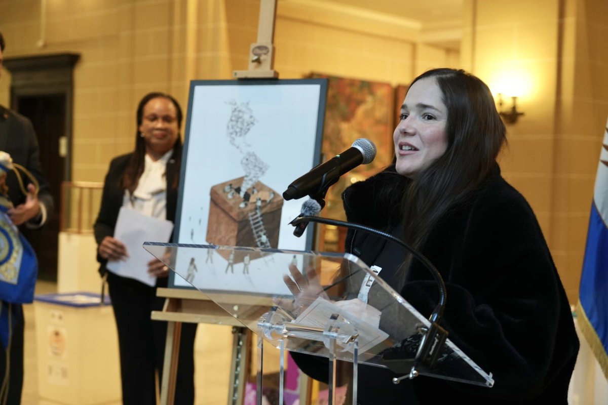 Por favor miren esta hermosa obra denominada “Guardianes de la Democracia” que <a href="/CamdelaFu/">Camila de la Fuente</a> hizo para la <a href="/OEA_oficial/">OEA</a> con motivo del Día del Observador Electoral de la OEA.