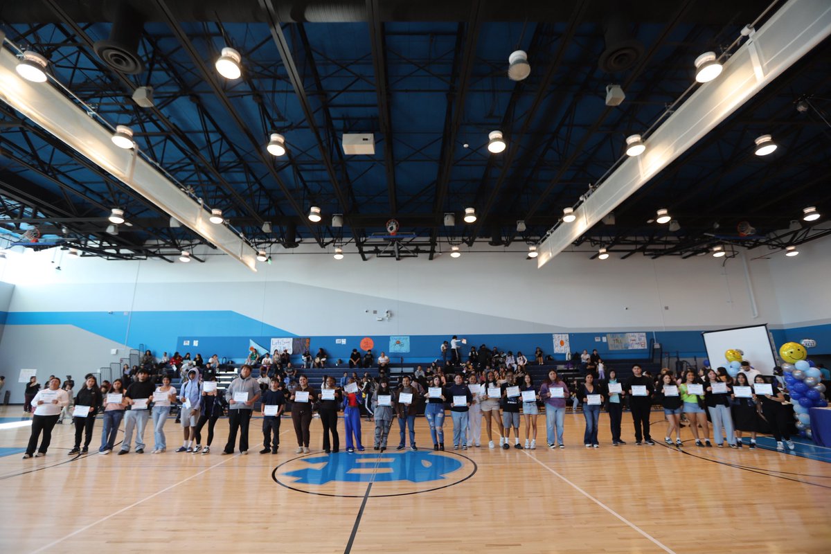 ComptonUnified's tweet image. 🎉📚 Compton High School celebrated academic excellence today! Over 300 @MightyTarbabes with a 3.0+ GPA were honored at the Honor Roll ceremony. Families, teachers &amp;amp; counselors cheered on our amazing scholars! 🌟👏

#ComptonHighSchool #ComptonUnified #HonorRoll #Scholars