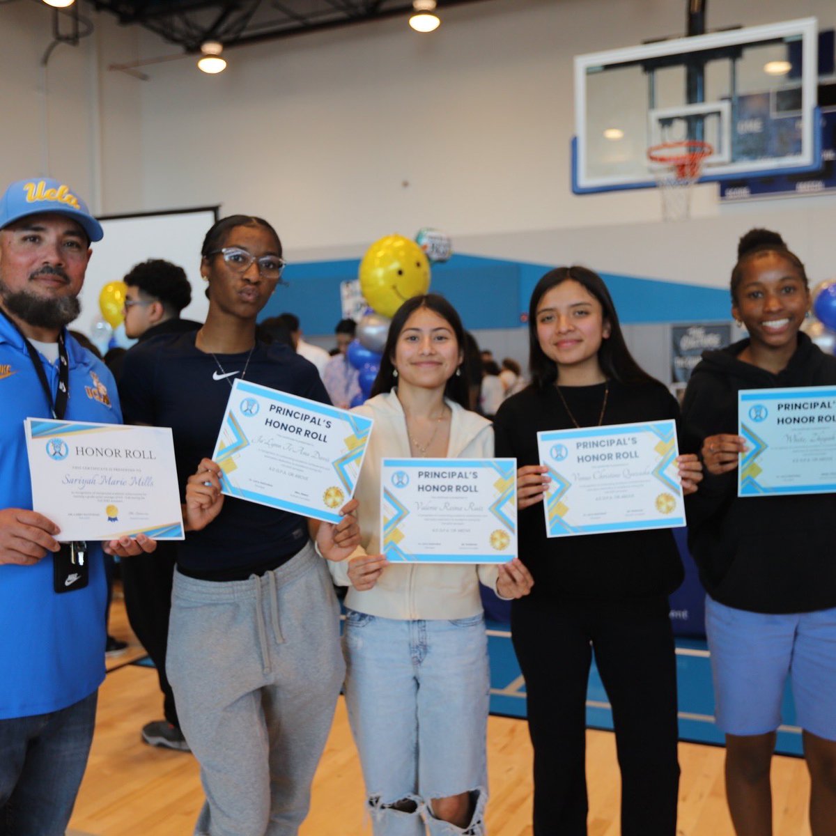 ComptonUnified's tweet image. 🎉📚 Compton High School celebrated academic excellence today! Over 300 @MightyTarbabes with a 3.0+ GPA were honored at the Honor Roll ceremony. Families, teachers &amp;amp; counselors cheered on our amazing scholars! 🌟👏

#ComptonHighSchool #ComptonUnified #HonorRoll #Scholars