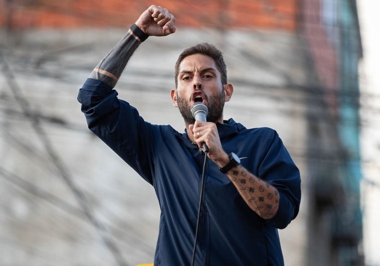 No entiendo cómo periodistas "serios" se dan a la tarea de difundir Fakes de este tipo
<a href="/JuanRequesens/">Juan Requesens</a> está BIEN!! no está en coma inducido, no sufrió ningún ACV 
Dejen de difundir todo lo que leen en Tiktok sean serios