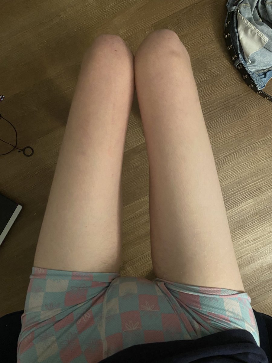 meowlimic's tweet photo. bmi 20 vs 16.5 https://t.co/lCVaay60lf