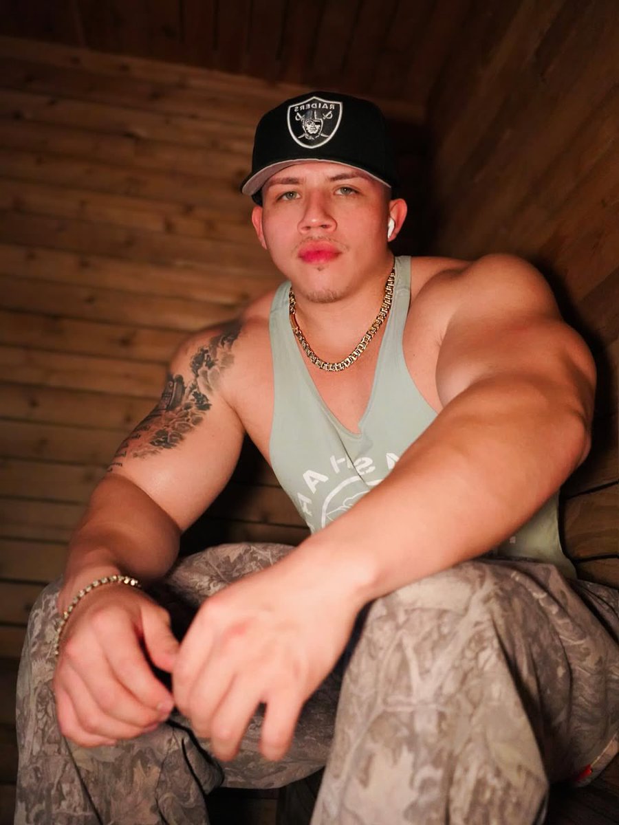eddie_cantu9's tweet photo. need more ink 🖋️ https://t.co/9uWpHhvJoC