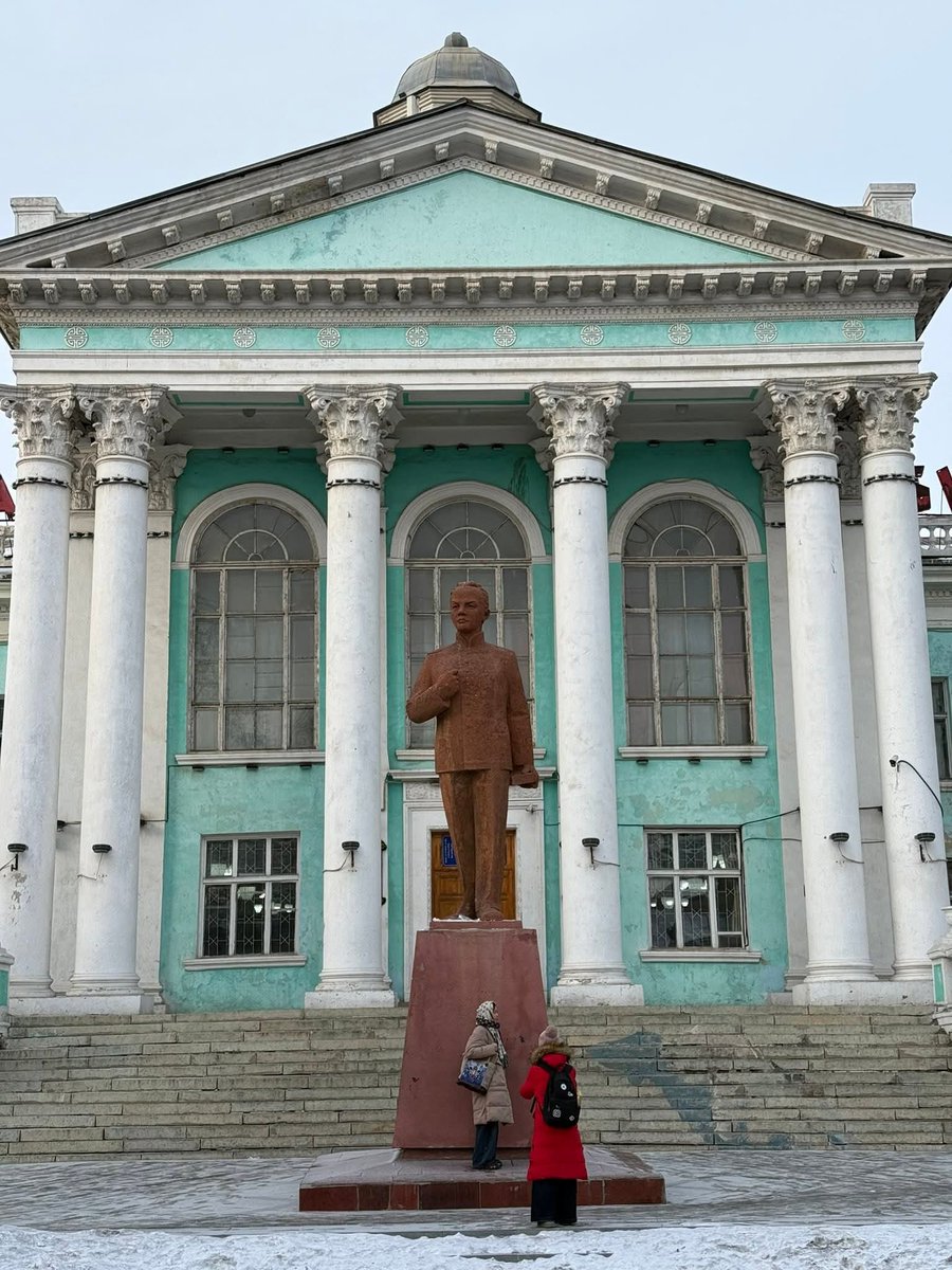 Shuudertsetseg4's tweet photo. Хүүхдийн урлан бүтээх төвийн балгас болгох Барбарос төлөвлөгөө эцсийн шатандаа оржээ.
1958 онд нээлтээ хийсэн, Улаанбаатарт бдаг дотроо ёслолын өндөр шаттай, сийлбэр баримлаар өвч чимэглэсэн гоёмсог архитектуртай цөөхөн гоёмсог барилгын нэг. Уран барилгын ийм гоё дурсгалыг яаж https://t.co/0YH2dj8TtH