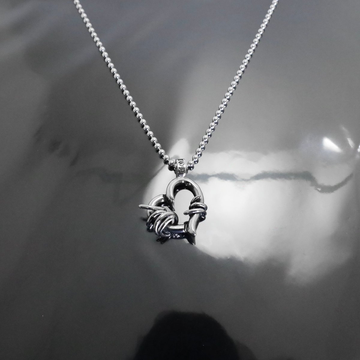 甘い記憶と、手のひらに残る重みを。
— St. Valentine 2026 —

THORNY HEART PENDANT

本品は受注生産につき、バレンタイン迄にお届け可能な製作枠は残り僅かです。
完売次第、終了となります。

#ValentinesDay 
#GODSIZE 

godsize.theshop.jp/items/85940465