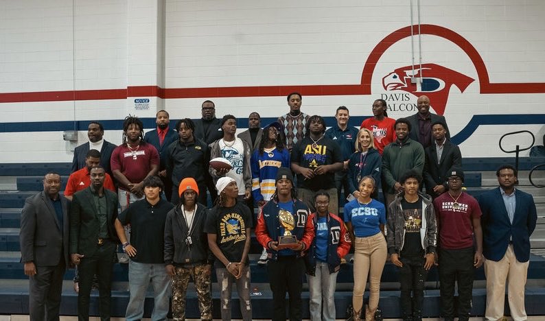 davis__football's tweet image. CONGRATS to the 11 football players, 1 volleyball player and 1 swim team member for signing today from Davis HS. We are incredibly proud of each of you and excited to watch you continue to pursue your dreams at the collegiate level.

#BOD #NationalSigningDay #MoreToCome