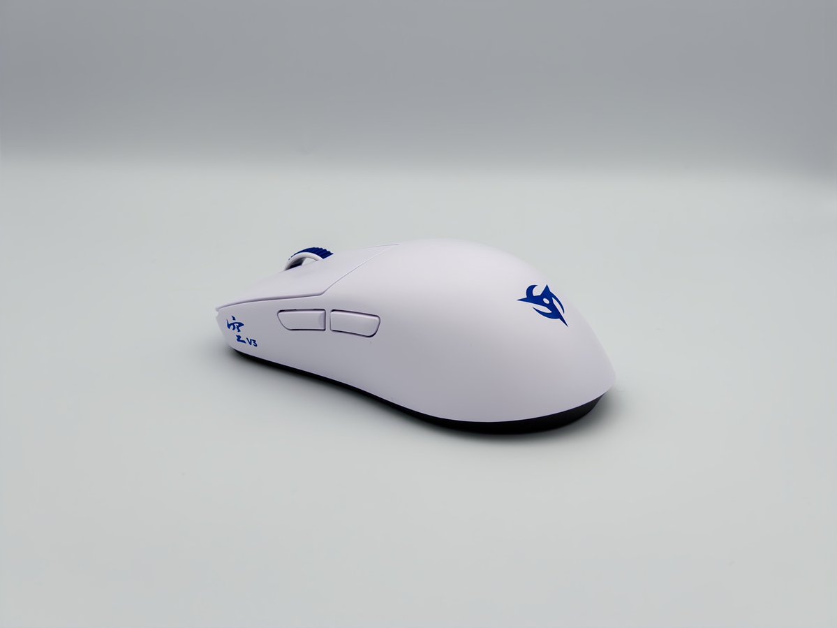 A new take on a familiar shape: Ninjutso Sora V3 ☁️

• 40g
• 119x59x37mm
• New AIMNINJA 2 sensor ft. dual-engine algorithm (up to 45k DPI)
• SnappyFire x PixArt 8k
• Improved battery life
• NinjaForce web-driver

First impressions of the mouse is that familiar Sora V2 shape