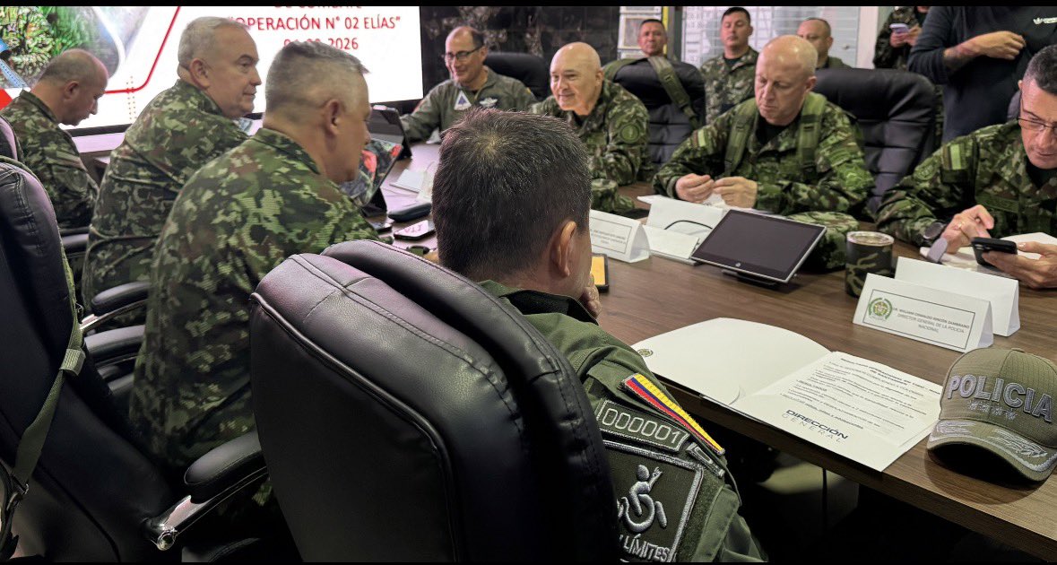 #Ahora  | El Comandante General de las <a href="/FuerzasMilCol/">Fuerzas Militares de Colombia</a>, junto a la cúpula militar de @Col_Ejercito, <a href="/FuerzaAereaCol/">Fuerza Aeroespacial Colombiana</a>, <a href="/ArmadaColombia/">Armada de Colombia</a> y <a href="/PoliciaColombia/">Policía de Colombia</a>, se desplazó hasta #Tibú para verificar en terreno el planeamiento y desarrollo de la operación militar adelantada por nuestras