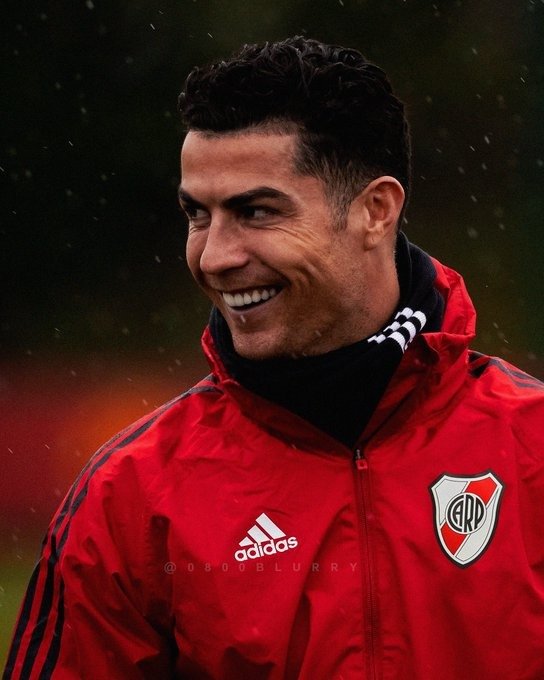 Cumple años el más grande de todos, el mejor jugador de todos los tiempos, el próximo delantero de River.

Feliz cumple, GOAT. #CR7ARiver 🐔🇵🇹