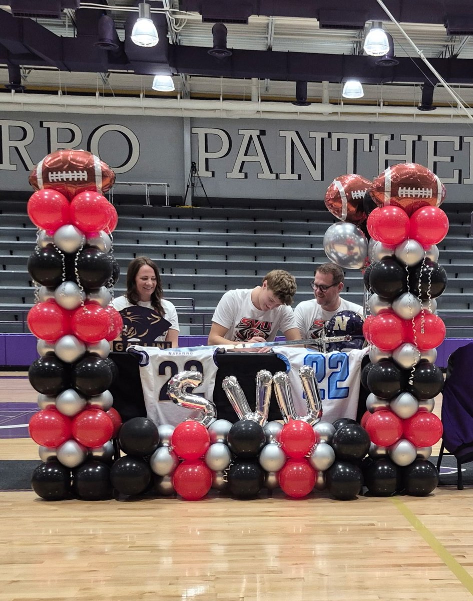 BraddockGa28415's tweet photo. Blessed beyond measure. I'll be serving a 2-year mission, developing as a man and athlete, and preparing for what's next. Proud to sign with Southern Virginia University🛡🛡🛡🛡

Excited for the future. Go Knights.
@knight_ftbl
@Coach_EhornJr @CoachWillOrtiz @biggjohnthedon https://t.co/F6M9Ppb9ms