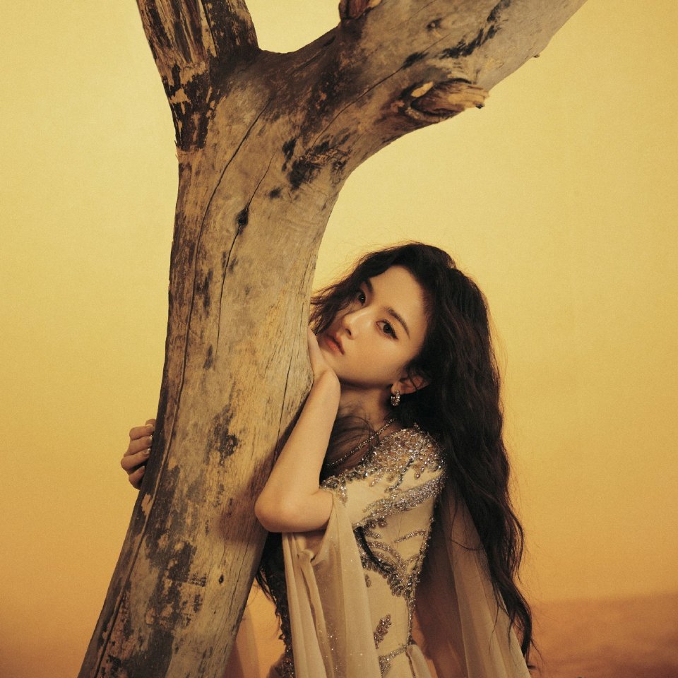 popobangten's tweet image. แตกแตนมาก ร่างทองที่แท้ทรู เป็นแก้วเป็นแสงเป็นประกาย วันนี้สตูมาเร็วมาก แม่ตามไม่ทัน โอ้โห้ ส๊วยยยยยตะคอก
#ซ่งจู่เอ๋อร์ #SongZuer #宋祖儿 
#WeiboNight2025