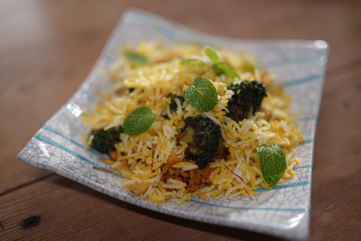 spice_travelers's tweet image. スパイストラベラー新作情報📺

📝第83話
🗓️2/28(土)20:00～20:30
🍛名店紹介:NAMASTE RĀJYA

📝第84話
🗓️3/21(土)18:30～19:00
🍛名店紹介:喫茶ドミンゴ

キッチンコーナー代理MC:ハシヤスメ・アツコ
ゲスト:MISATO ANDO
🥦調理実践:ブロッコリービリヤニ
※チッチ先生はキッチンコーナーお休みです