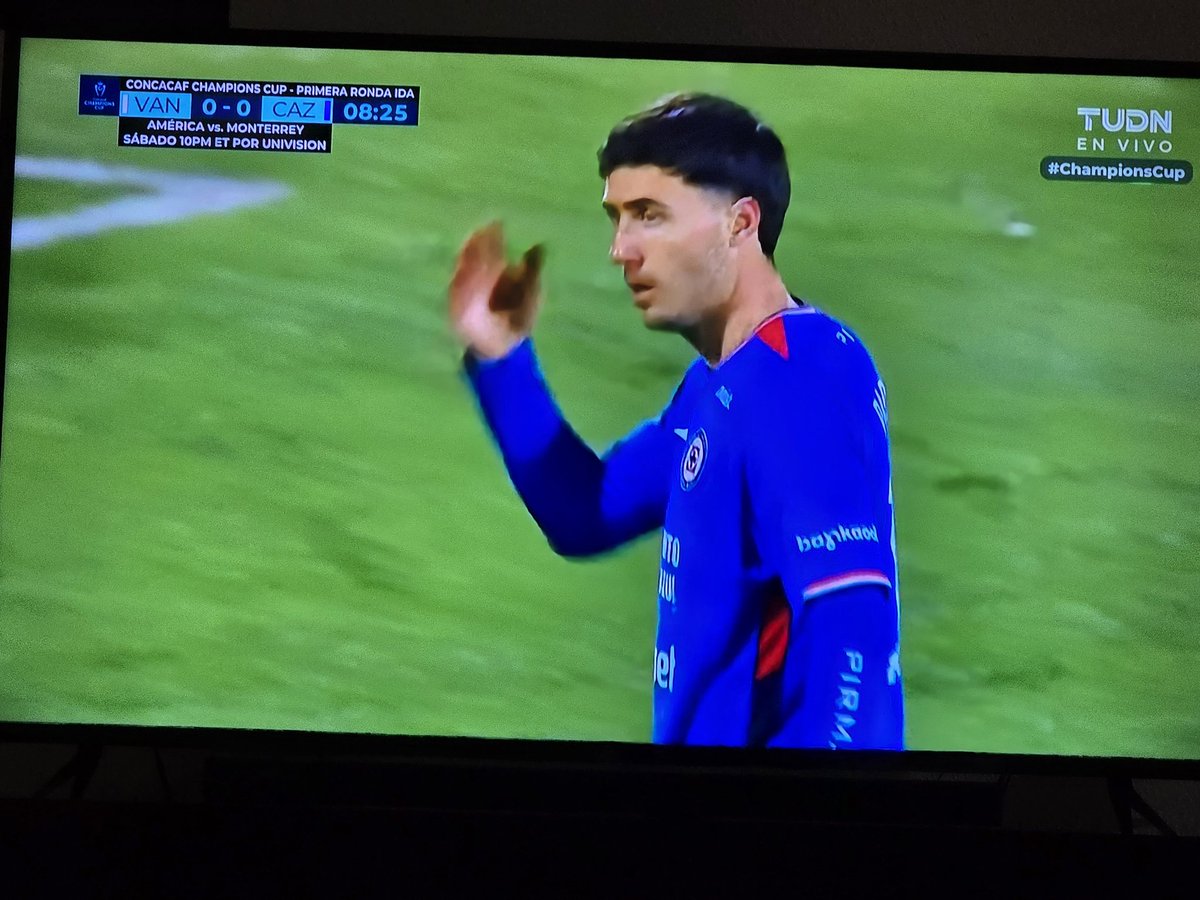 robertosaenzm's tweet photo. De ver a mi @CruzAzul en la frontera hace unos días a verlos a lo lejos por la #ChampionsCup. Saludos desde El Paso, TX @TUDNUSA https://t.co/toDlm8pf2x