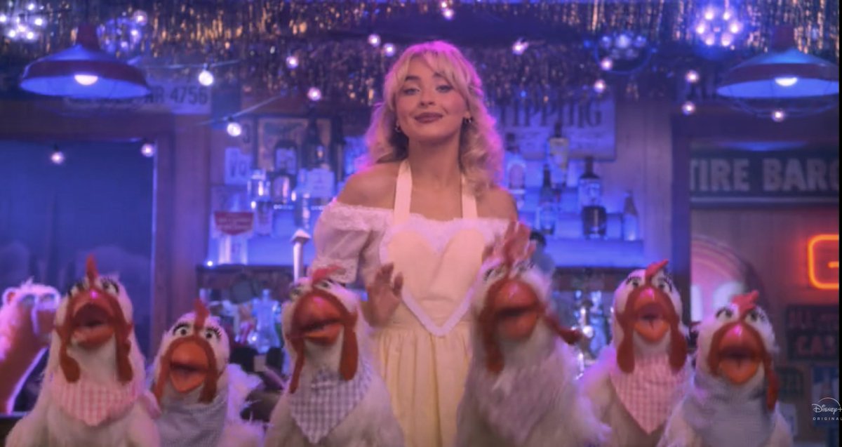 kelly_knox's tweet image. if there is ever a time when we need unhinged musical numbers with superstars and chickens, it's now #TheMuppetShow