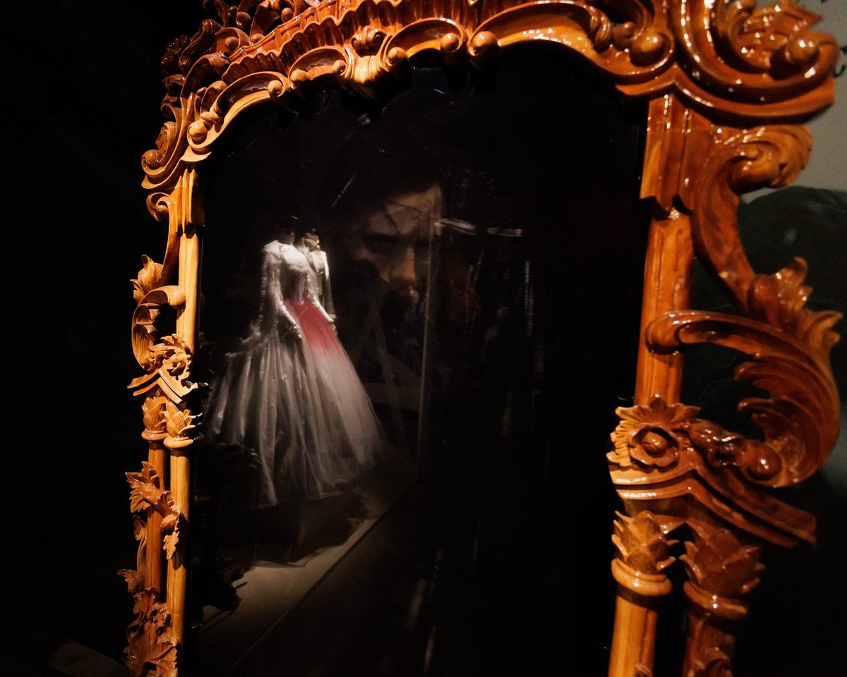 *gnawing at the bars of my enclosure* the creature's refletion and Elizabeth's dress!!!!