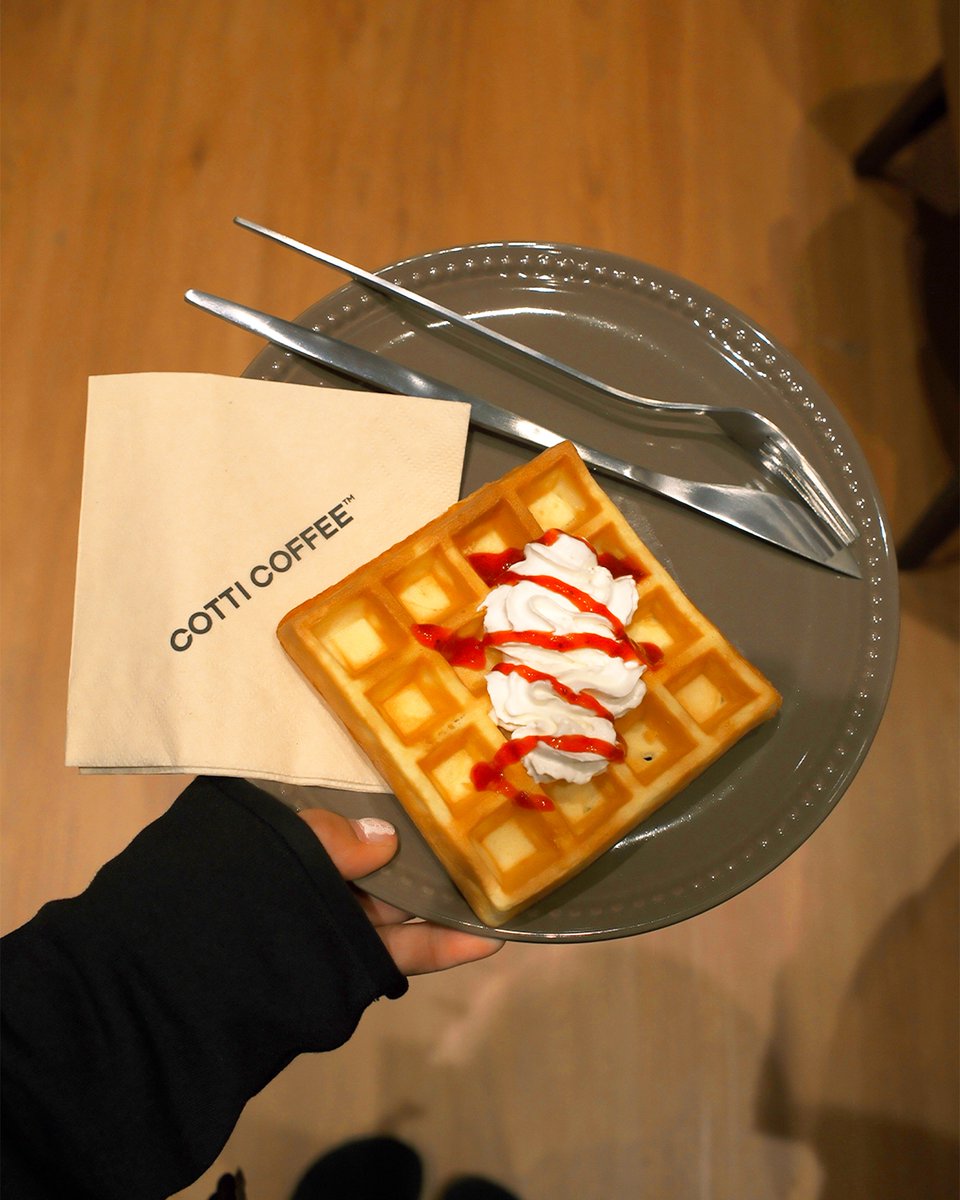 CottiCoffeeJP_'s tweet image. 夜の Cotti Coffee 赤坂駅前店 🌃
仕事帰りの一杯にも、夜のひと息にも。
静かな夜に寄り添うコーヒーをどうぞ ☕

#cotticoffee #cotticoffeejp #coffeeshop 
#新店舗オープン #プロモーション