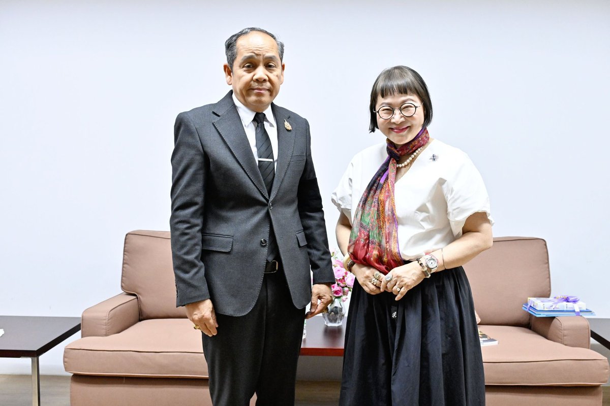 บรอดคาซท์ ไทย เทเลวิชั่น จำกัด จับมือ วธ. ดันสื่อบันเทิงไทยสู่เวทีโลก
มุ่งเน้นการต่อยอดความร่วมมือในการส่งเสริม และสนับสนุนอุตสาหกรรมโทรทัศน์ไทย การยกระดับคุณภาพการผลิตละคร และสื่อโทรทัศน์ให้สะท้อนคุณค่าทางวัฒนธรรมไทยอย่างสร้างสรรค์ ควบคู่กับการสอดแทรกอัตลักษณ์ความเป็นไทย