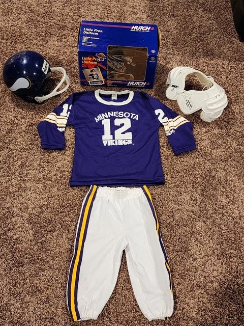 Remember those Hutch uniforms we used to get as kids? I’d wear that in public, as an adult, before I’d ever buy something from this company. #EndFanatics