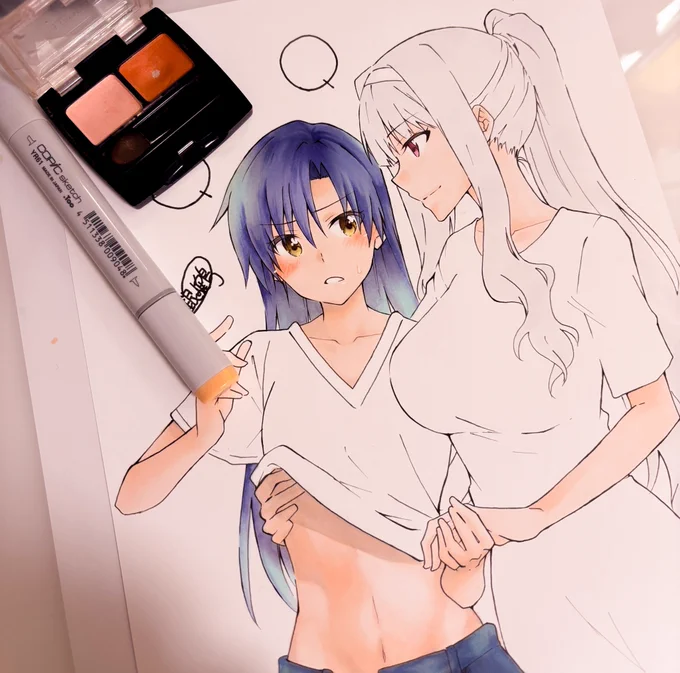 原画イラストを見たフォロワーより。 Q:銀の鶴さんってアナログ絵で頬染とか肌色の上に別の色乗せるのどうやってるの? A:紙の上で実際にお化粧などをしてもらってる