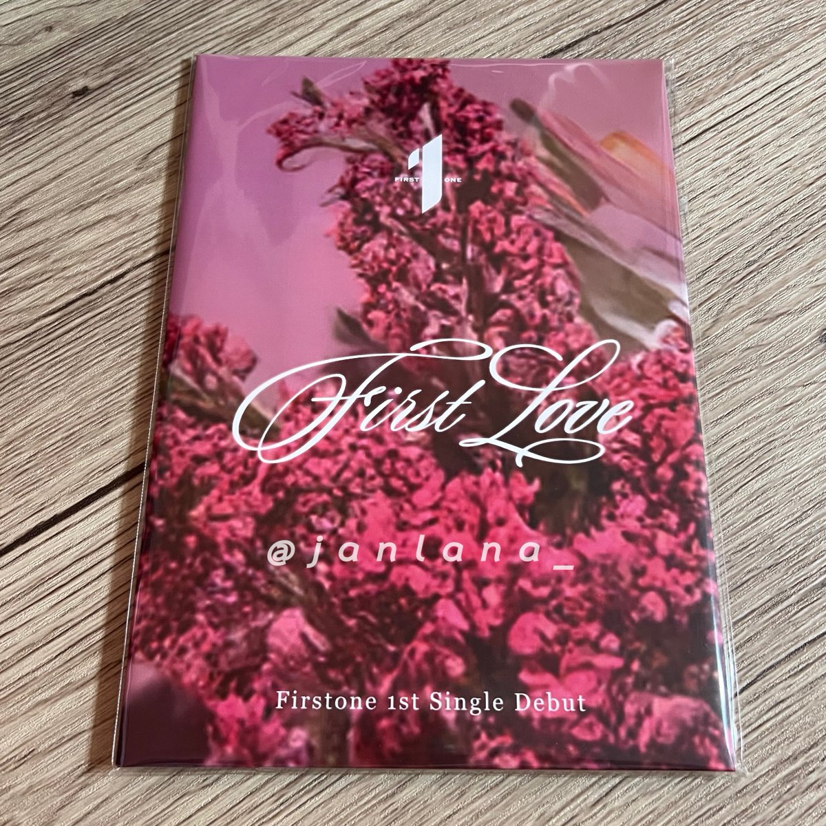 janlana_'s tweet photo. Random card เฟิร์สวัน อัลบั้ม FirstOne First Single Debut “𝓕𝓲𝓻𝓼𝓽 𝓛𝓸𝓿𝓮” 🌷

✨ : 550฿ รวมส่ง

#FirstOneFirstLove
#FirstOneFirstDebut
#ตลาดนัดเติ้ลเฟิร์สวัน https://t.co/pHhI0Atoh3