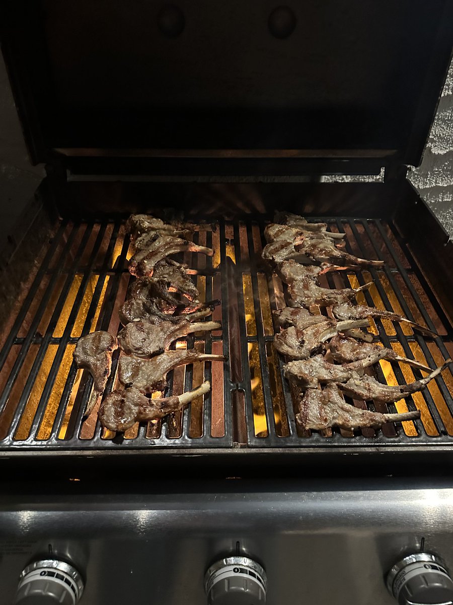 jstobins's tweet photo. @WeberGrills The pictures speak for themselves…. #Weber #greatestgrillsever https://t.co/cQ22KtyfNd